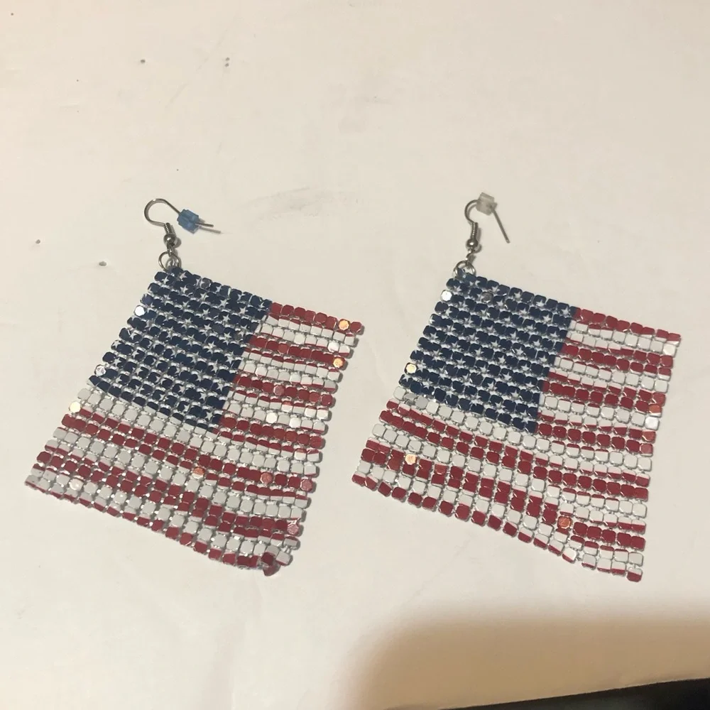 American Flag Mesh Dangle Earrings - Picture 7 of 8